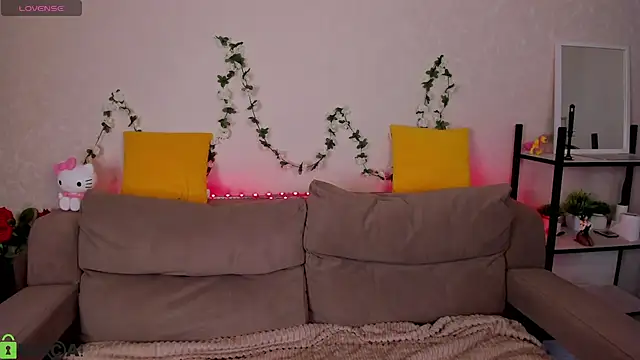 Casey Sweeet online show from 8, 4, 2026