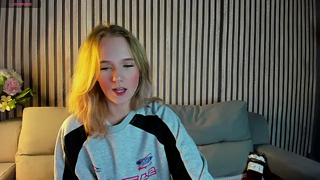 Snapshot of Casey_Sweeet chatting on 29, 9, 2025 Casey Sweeet online show from 29, 9, 2025