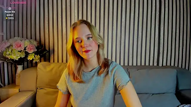 Snapshot of Casey_Sweeet chatting on 19, 10, 2025 Casey Sweeet online show from 19, 10, 2025