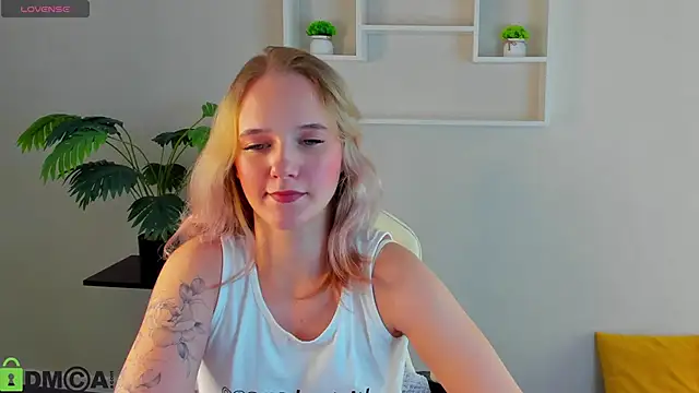 Snapshot of Casey_Sweeet chatting on 15, 10, 2025 Casey Sweeet online show from 15, 10, 2025