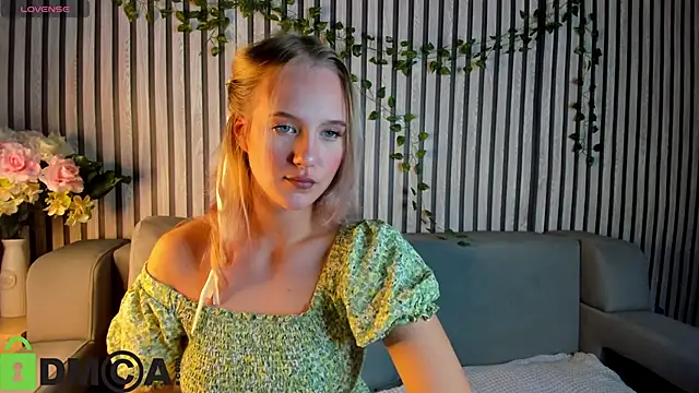 Snapshot of Casey_Sweeet chatting on 2, 11, 2025 Casey Sweeet online show from 2, 11, 2025