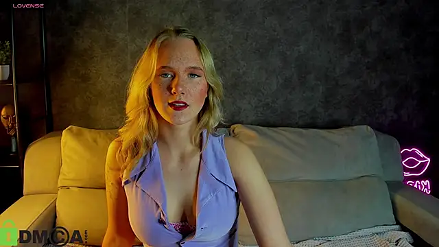 Snapshot of Casey_Sweeet chatting on 8, 10, 2025 Casey Sweeet online show from 8, 10, 2025