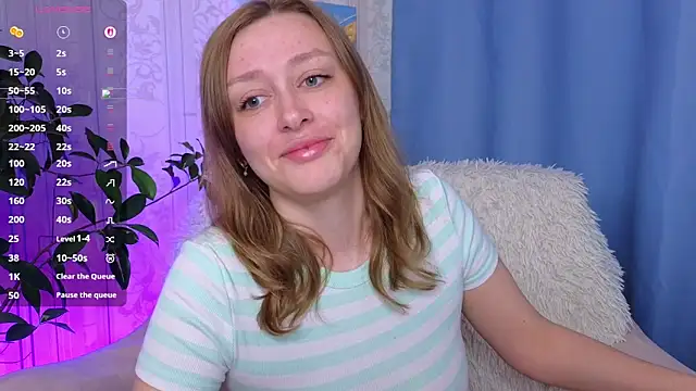 Snapshot of evashiny_ chatting on 8, 5, 2026 evashiny online show from 8, 5, 2026