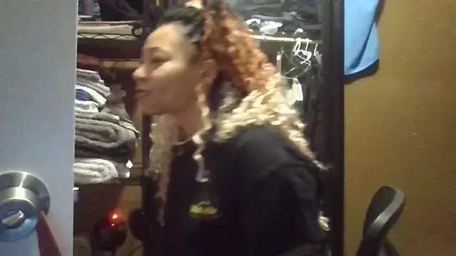 Snapshot of Flossee chatting on 8, 1, 2026 Flossee online show from 8, 1, 2026