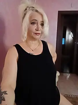 SquirtMilf00 online show from 10, 6, 2026
