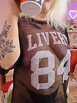 SquirtMilf00 online show from 17, 6, 2026