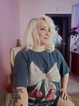 SquirtMilf00 online show from 15, 7, 2026