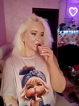 SquirtMilf00 online show from 22, 3, 2026