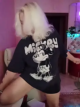 SquirtMilf00 online show from 17, 3, 2026