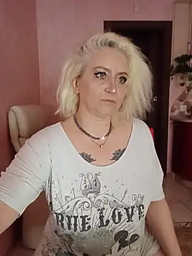 SquirtMilf00 online show from 13, 9, 2025