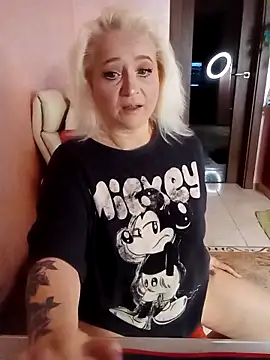 SquirtMilf00 online show from 27, 2, 2026