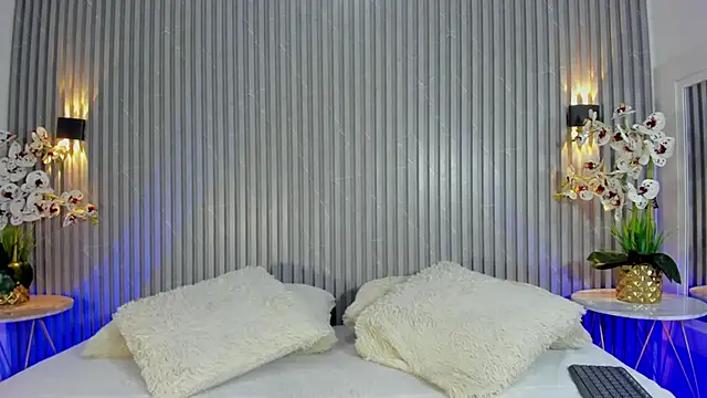 SOPHICOLLINS online show from 19, 9, 2025