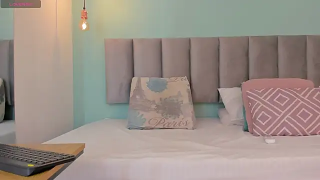 Snapshot of genesis4u chatting on 24, 9, 2025 genesis4u online show from 24, 9, 2025