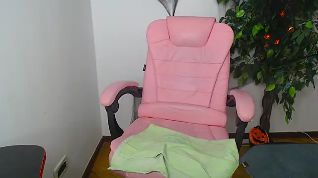 Snapshot of Erika_bestboobs chatting on 30, 10, 2025 Erika bestboobs online show from 30, 10, 2025