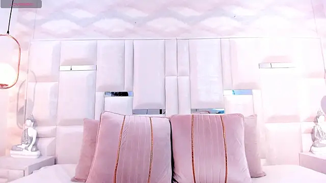 Im Molly Angel online show from 8, 9, 2025