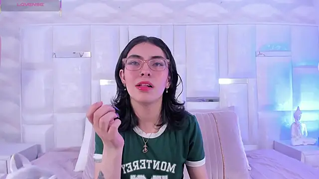 Im Molly Angel online show from 10, 11, 2025