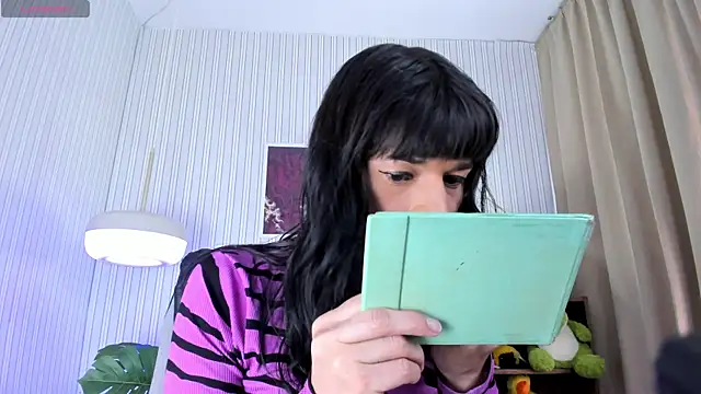 Alanakimura  online show from 8, 11, 2025