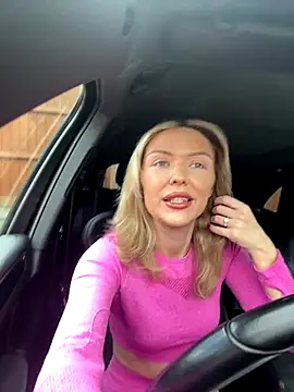 Snapshot of lolableux chatting on 20, 9, 2025 lolableux online show from 20, 9, 2025