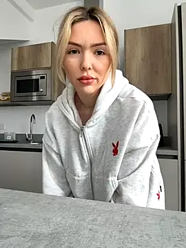 Snapshot of lolableux chatting on 21, 10, 2025 lolableux online show from 21, 10, 2025