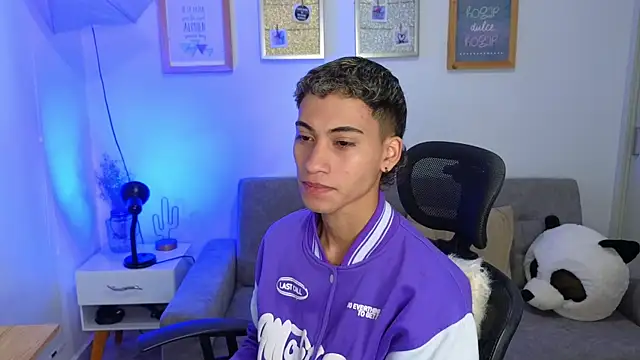 yulian vasquez online show from 19, 11, 2025