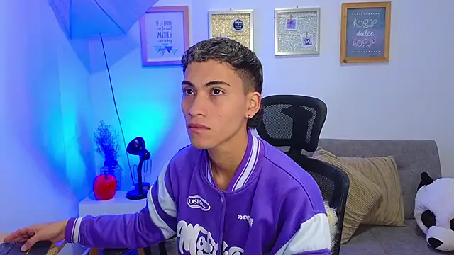 yulian vasquez online show from 17, 11, 2025