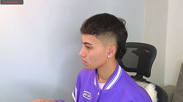 yulian vasquez online show from 2, 10, 2025