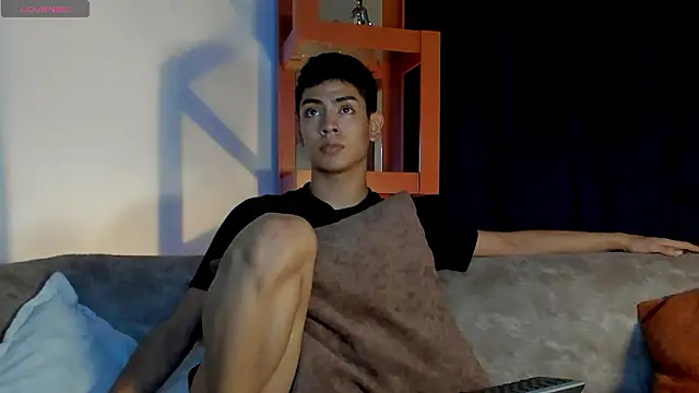 LoganTwink18 online show from 6, 2, 2026