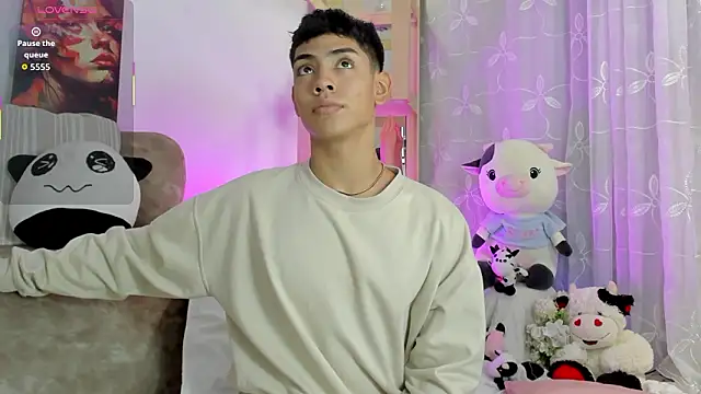 LoganTwink18 online show from 14, 2, 2026