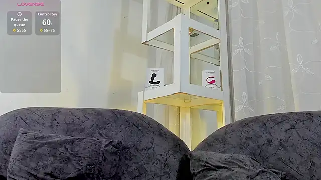 LoganTwink18 online show from 16, 9, 2025