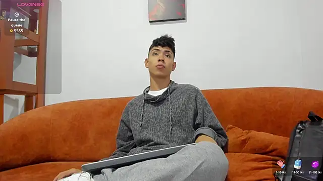 LoganTwink18 online show from 22, 10, 2025