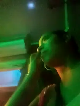 Snapshot of Valenn_fernandez chatting on 12, 9, 2025 Valenn fernandez online show from 12, 9, 2025