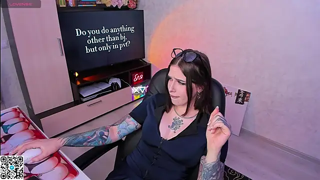 Arya deepthroat queen online show from 14, 9, 2025