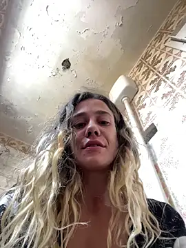 Snapshot of blond-96 chatting on 30, 11, 2025 blond-96 online show from 30, 11, 2025