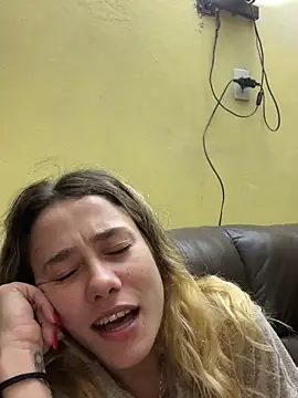 Snapshot of blond-96 chatting on 15, 9, 2025 blond-96 online show from 15, 9, 2025