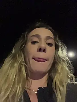 Snapshot of blond-96 chatting on 22, 11, 2025 blond-96 online show from 22, 11, 2025