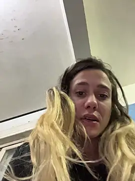 Snapshot of blond-96 chatting on 10, 11, 2025 blond-96 online show from 10, 11, 2025