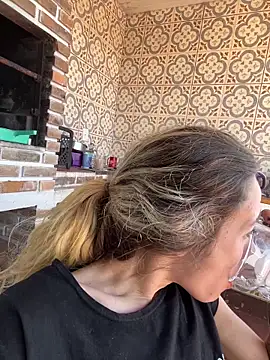 Snapshot of blond-96 chatting on 25, 11, 2025 blond-96 online show from 25, 11, 2025