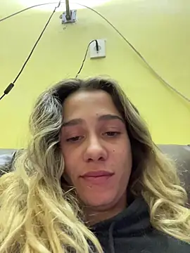 Snapshot of blond-96 chatting on 18, 11, 2025 blond-96 online show from 18, 11, 2025