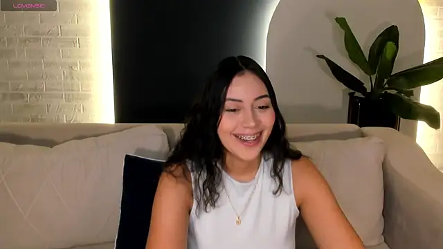 Snapshot of AmbarJames_ chatting on 28, 6, 2026 AmbarJames online show from 28, 6, 2026