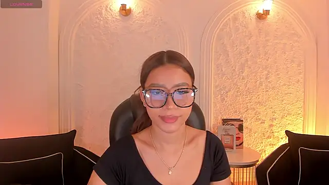 Snapshot of SophieHouston_ chatting on 16, 7, 2026 SophieHouston online show from 16, 7, 2026