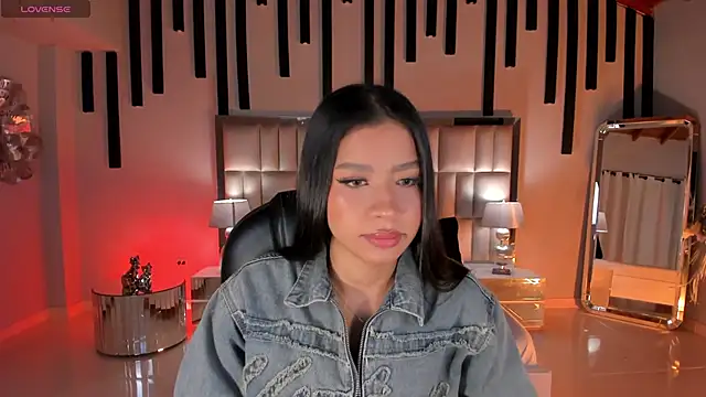 SophieHouston  online show from 13, 4, 2026