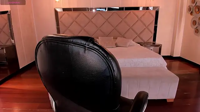 MilaLawrence online show from 22, 11, 2025