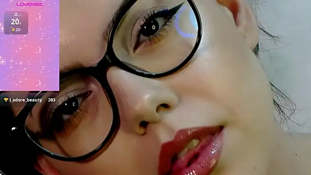 KaylaLewys online show from 6, 3, 2026