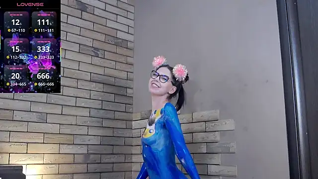 KaylaLewys online show from 17, 9, 2025