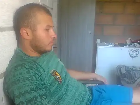 Snapshot of santiii___12 chatting on 14, 12, 2025 santiii 12 online show from 14, 12, 2025