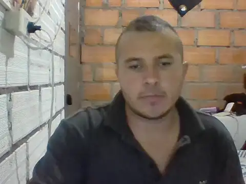 Snapshot of santiii___12 chatting on 1, 12, 2025 santiii 12 online show from 1, 12, 2025