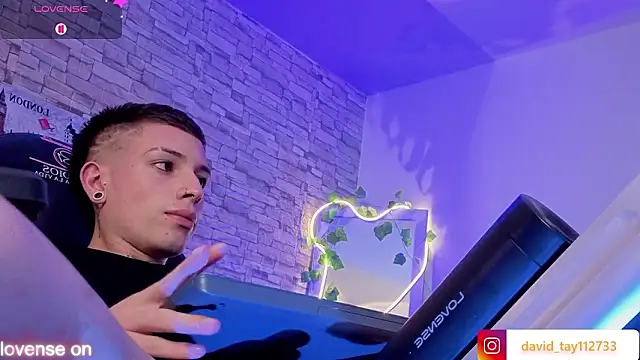 boyfox tay online show from 13, 2, 2026