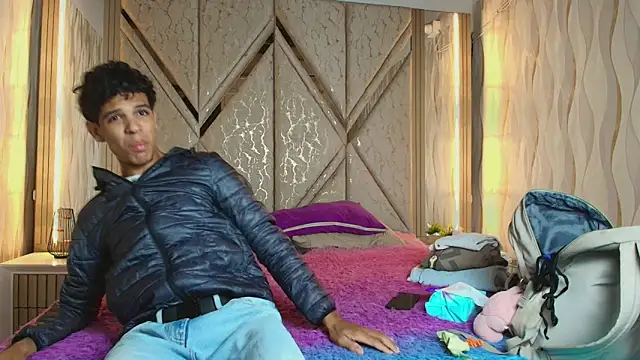 Hotcouple 222 online show from 4, 2, 2026