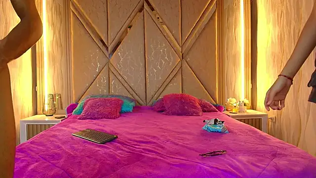 Hotcouple 222 online show from 8, 11, 2025