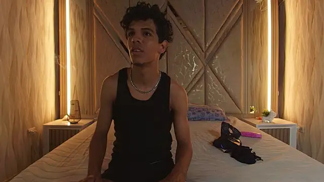 Hotcouple 222 online show from 20, 3, 2026